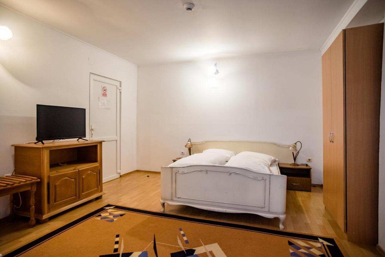 Hotel Marion Dumbraveni  Εξωτερικό φωτογραφία