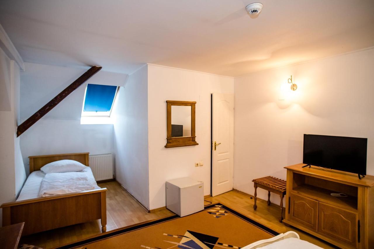 Hotel Marion Dumbraveni  Εξωτερικό φωτογραφία